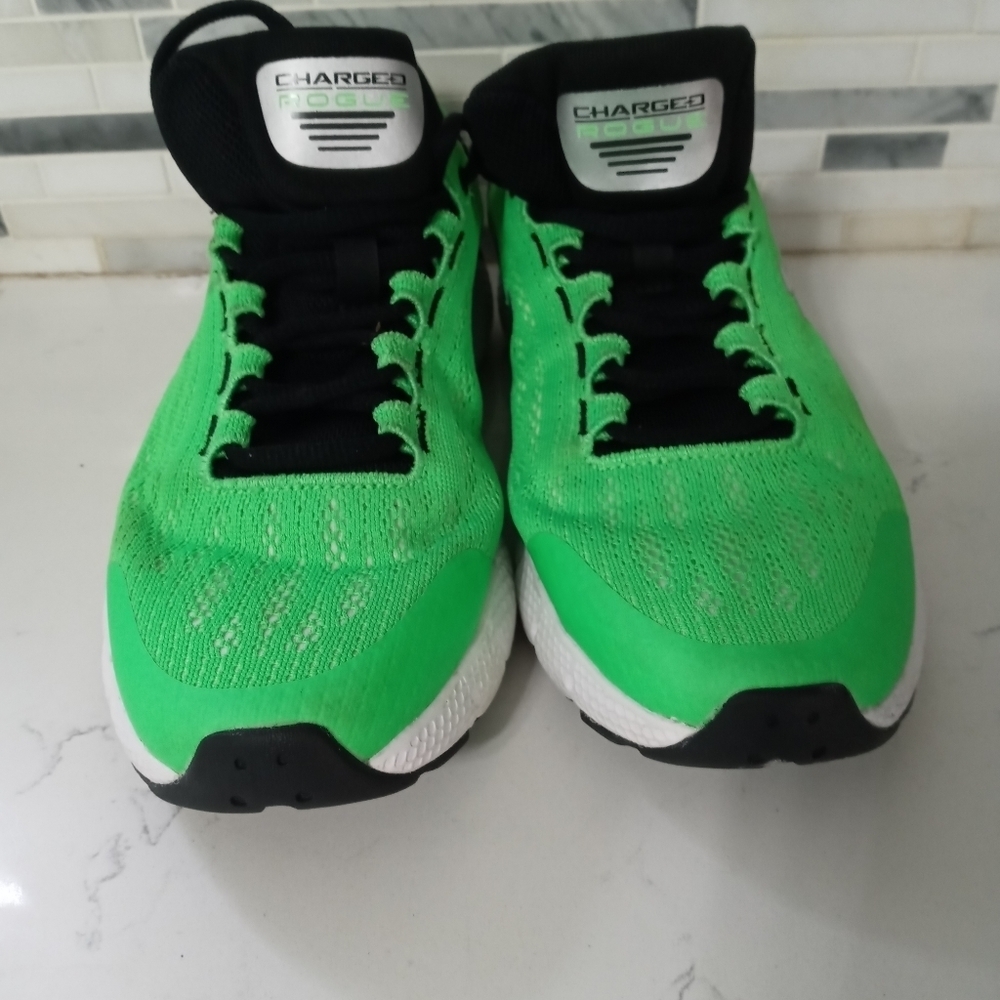 Under Armour Charged Rogue Women's Mesh upper running shoes. Size 5.5